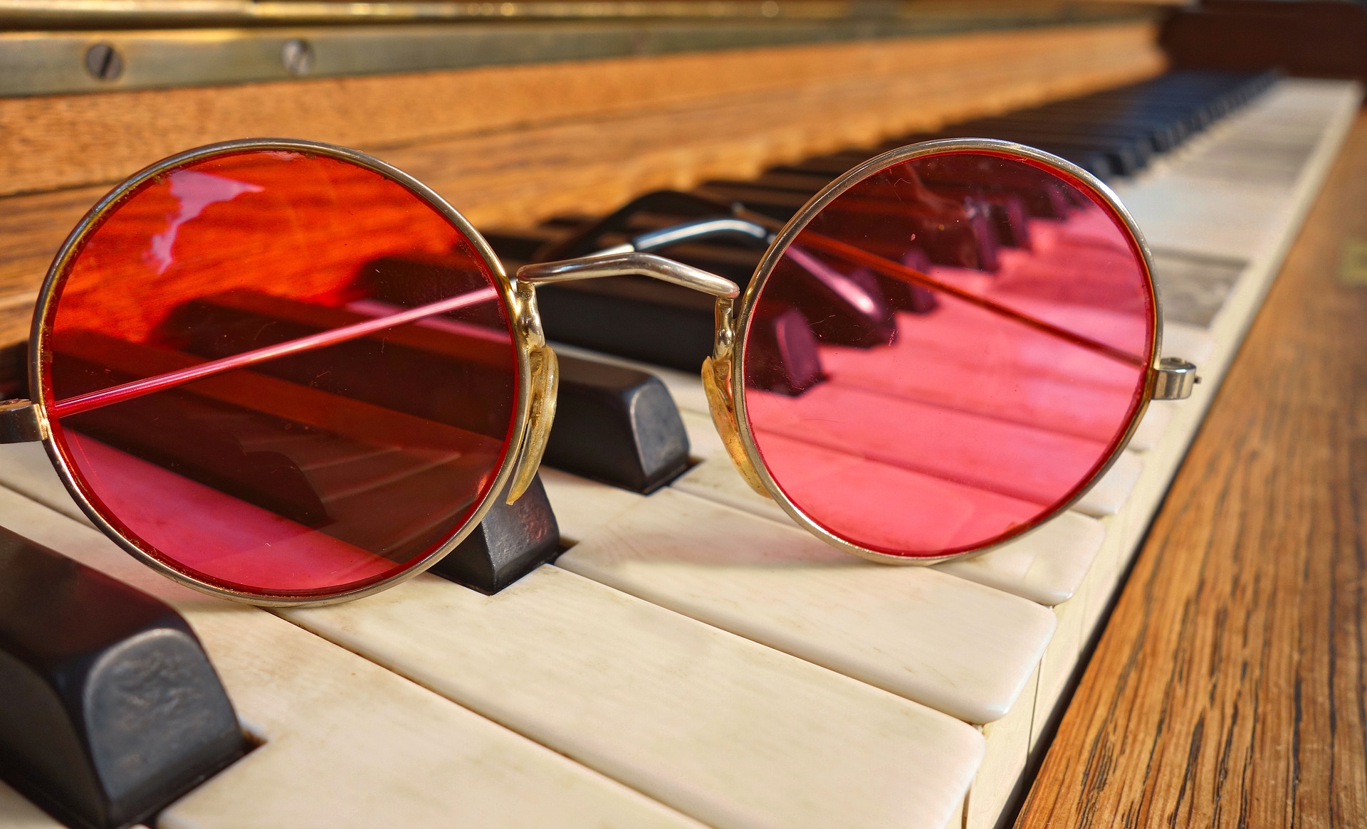 glasses-3002751_1920-1